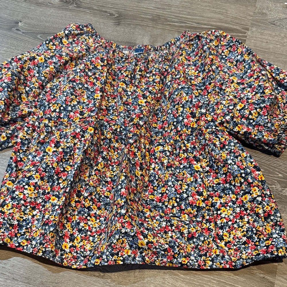 New Old Navy Floral Top with Puff Sleeves